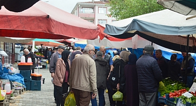 Cuma Pazarında Arefe Günü Yoğunluğu