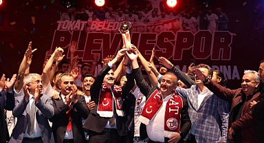NİKSARSPOR’la YARIŞAN TOKATPLEVNE ŞAMPİYONLUĞU KUTLUYOR