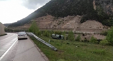 Panelvan Minibüs Yoldan Çıkarak Takla Attı: 1 Ölü 3 Yaralı 