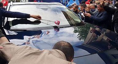 Togg'u Gören Tokatlı, Dayanamadı Kaputunu Öptü