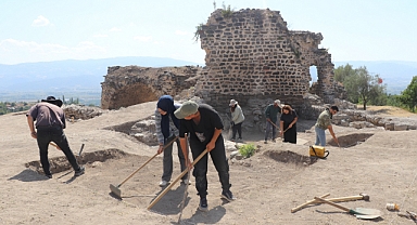 Niksar Kalesinde Kazı Çalışmaları Devam Ediyor