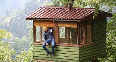 Rizeli Öğretmen Tatilini Ağacın Üzerine Yaptığı Evde Geçiriyor