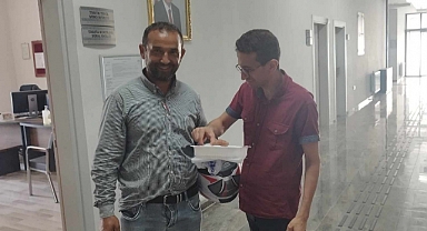 Niksarlı Vatandaş Şampiyonluğu Lokum Dağıtarak Kutladı