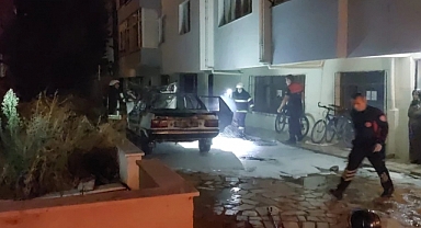 Park Halindeki Otomobil Yangında Alev Topuna Döndü