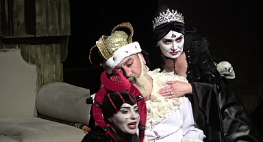 Azerbaycanlı Tiyatrocular 'Kral Ölüyor'u Amasya'da Sahneledi