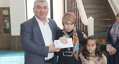 Görme Engelli Rabia, 40 Hadis Ezberleyerek Birinci Oldu