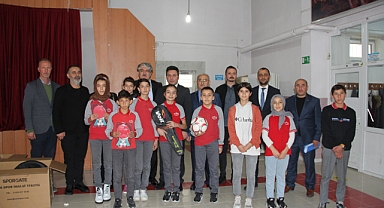 Hayırsever İşadamından Okullara Spor Malzemesi