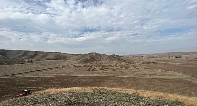 Merzifonlu Çiftçiden Tarlada 100. Yıl Kutlaması