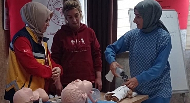 Acil sağlık çalışanlarına doğum vakalarına müdahale eğitimi