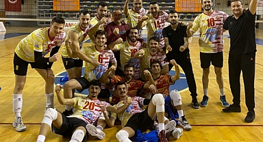 NİKSAR BELEDİYESPOR VOLEYBOL TAKIMI DEPLASMANDAN GALİBİYETLE DÖNÜYOR