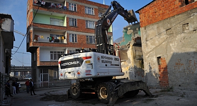 Samsun'da Metruk Binalar Yıkılıyor