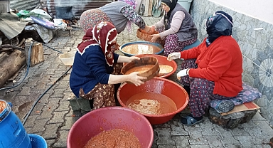 Tokatlı Kadınlar Kış Hazırlığı İçin Kuşburnu Marmeladı Yaptı