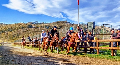 Ünye'de rahvan at yarışları rüzgarı esti 