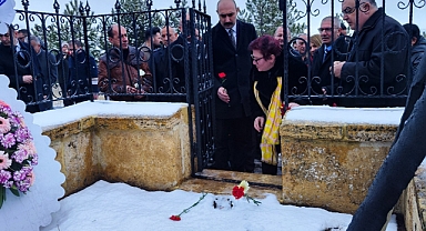 Dünyaca ünlü halk ozanı Aşık Veysel mezarı başında anıldı