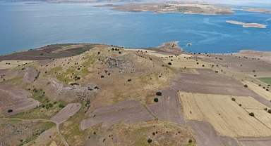 Elazığ'daki höyük manzarası ile dikkat çekiyor