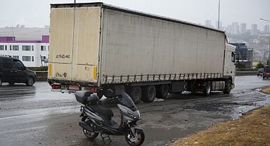 Geri Geri Giden Tır, Motosiklete Çarptı: 1 Yaralı