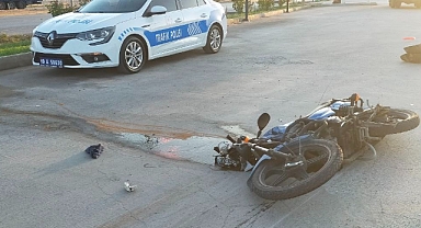 Kamyonun Altında Kalmaktan Kurtulan Motosiklet Sürücüsü Ölümden Döndü