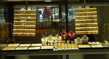 16 yıl yanında çalıştığı kuyumcudan milyonluk vurgun yaptı