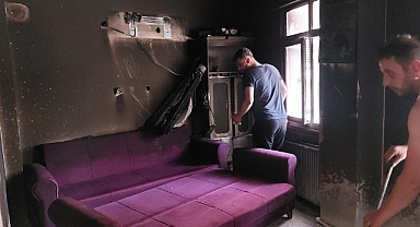 2.5 yaşındaki çocuk çakmakla yatağı yakıp annesine haber verdi