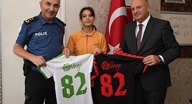 Başkanın sözü şehit kızını mutlu etti: Bilgisayar hediyesi verildi