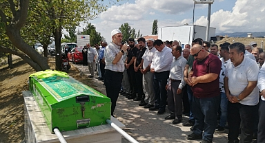 GENÇ HAKEM OSMAN YASİN TOPRAK NİKSAR'DA DEFNEDİLDİ 