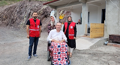 MS hastası eşinin tüm ihtiyaçlarını 10 yıldır özenle karşılıyor