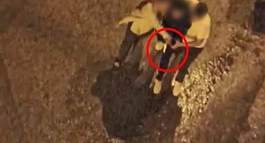 Öfkeli anne, oğlunu kötü alışkanlıklara çeken arkadaşının evini bastı