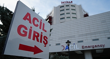 Oğul dehşet saçtı: Kolundan bıçaklanan baba, ambulansta kalp krizi geçirerek hayatını kaybetti