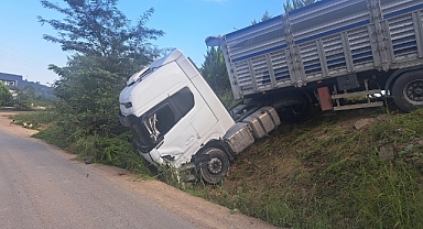 Ünye'de tünel çıkışı zincirleme kaza: 1'i ağır 5 yaralı