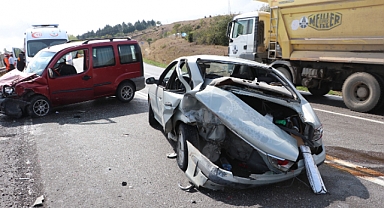 Samsun’da hafif ticari araç ile otomobil çarpıştı: 4 yaralı