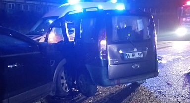 Trafik kazasında yaralananlara yardım için gelen kişi otomobil çarpması sonucu öldü