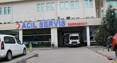 Ünye'de sataştığı belediye işçisini sırtından bıçakladı