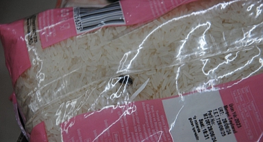 BİM marketteki son kullanma tarihi geçmiş ürünler ve böceklenmiş pirinç paketlerine el konuldu