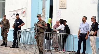 Cumhurbaşkanı adayının hapiste olduğu Tunus’ta mevcut başkan yine seçildi