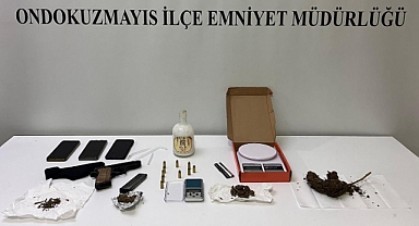 Evlerinde uyuşturucu ele geçirilen 2 kişi gözaltına alındı