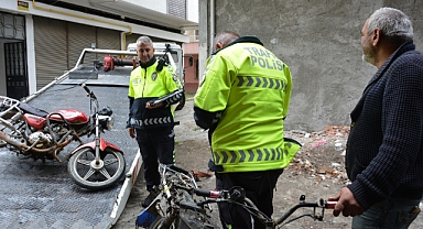 Ünye'de tescilsiz ve yakalaması olan motosikletler ele geçirildi