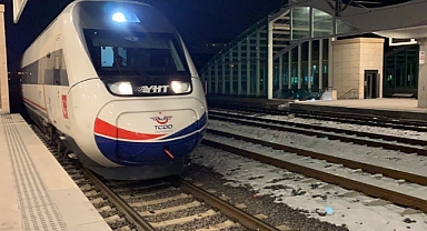 ÖĞRETMENLERE YÜKSEK HIZLI TREN SÜRPRİZİ 