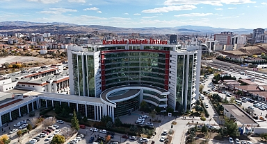 Usulsüz Sağlık Raporu Düzenleyen 2'si Emekli 12 Kamu Görevlisine Gözaltı Kararı