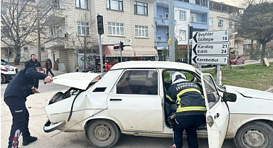 Niksar’da Kavşakta Meydana Gelen Kaza Ucuz Atlatıldı