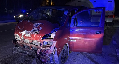 Minibüs Hafif Ticari Araçla Çarpıştı: 7 Yaralı