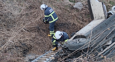 Niksar'da Otomobil Yoldan Çıkıp Kaza Yaptı