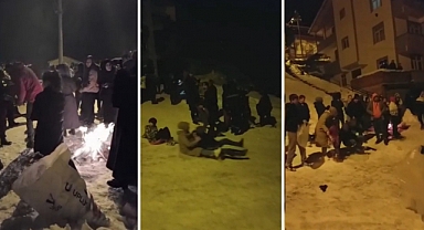 Niksar'ın Gözde Muhtarından Mahalleliye Kar Sürprizi: Sucuk Ekmek ve Eğlence