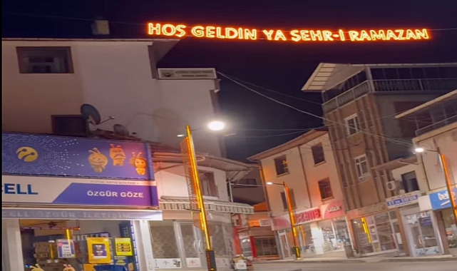 Niksar'da Ramazan Mahyası Keşfi Meydanı'nı Aydınlattı