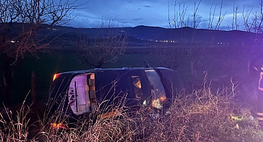 Niksar'da Yağmur Sonrası Kaza: Otomobil Tarlaya Savruldu