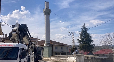 Niksar Depreminde Hasar Gören Cami Minaresi Kontrollü Şekilde Yıkıldı