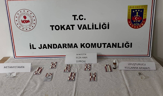Tokat'ta Uyuşturucu Operasyonu: Araçta Hap ve Metamfetamin Ele Geçirildi