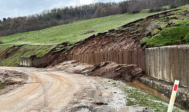 Niksar-Almus Yolunda Heyelan Tehlikesi Sürüyor
