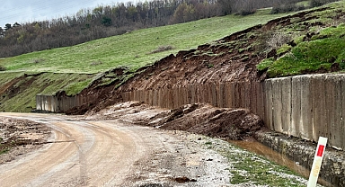 Niksar-Almus Yolunda Heyelan Tehlikesi Sürüyor