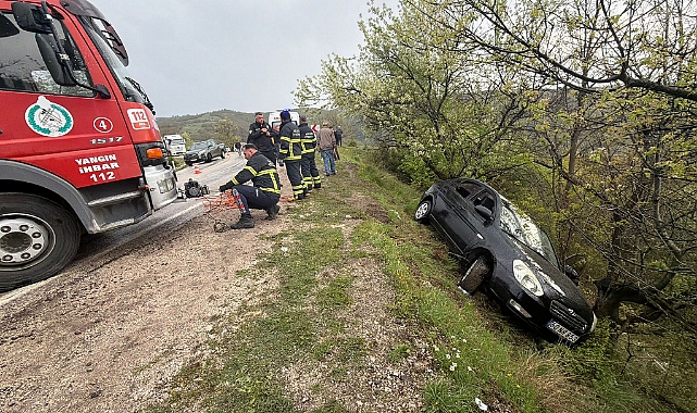 Niksar-Çamiçi Yolunda Otomobil Şarampole Yuvarlandı: 3 Yaralı