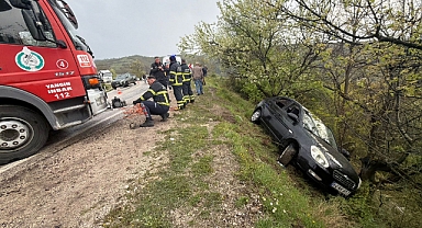 Niksar-Çamiçi Yolunda Otomobil Şarampole Yuvarlandı: 3 Yaralı
